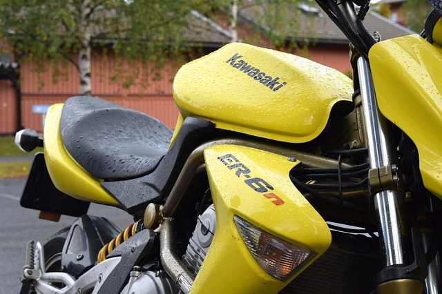 moto jaune